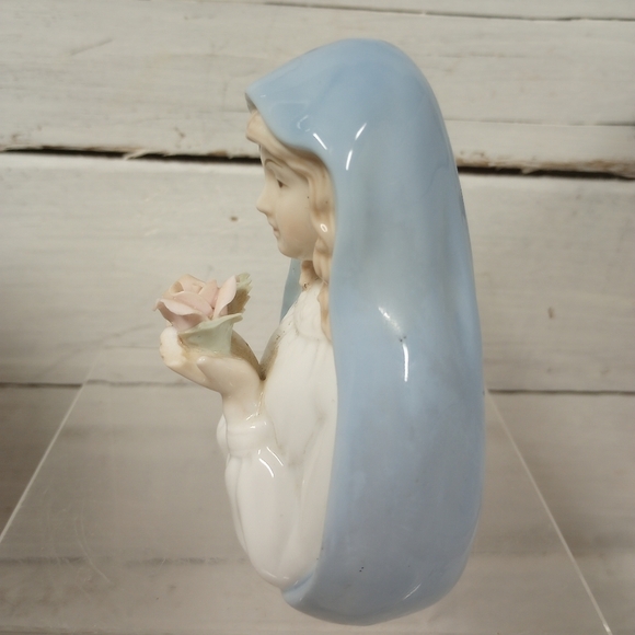 Vintage Porcelain Virgin Mary Ceramic Figurine With Flower Embellishment - Picture 4 of 9